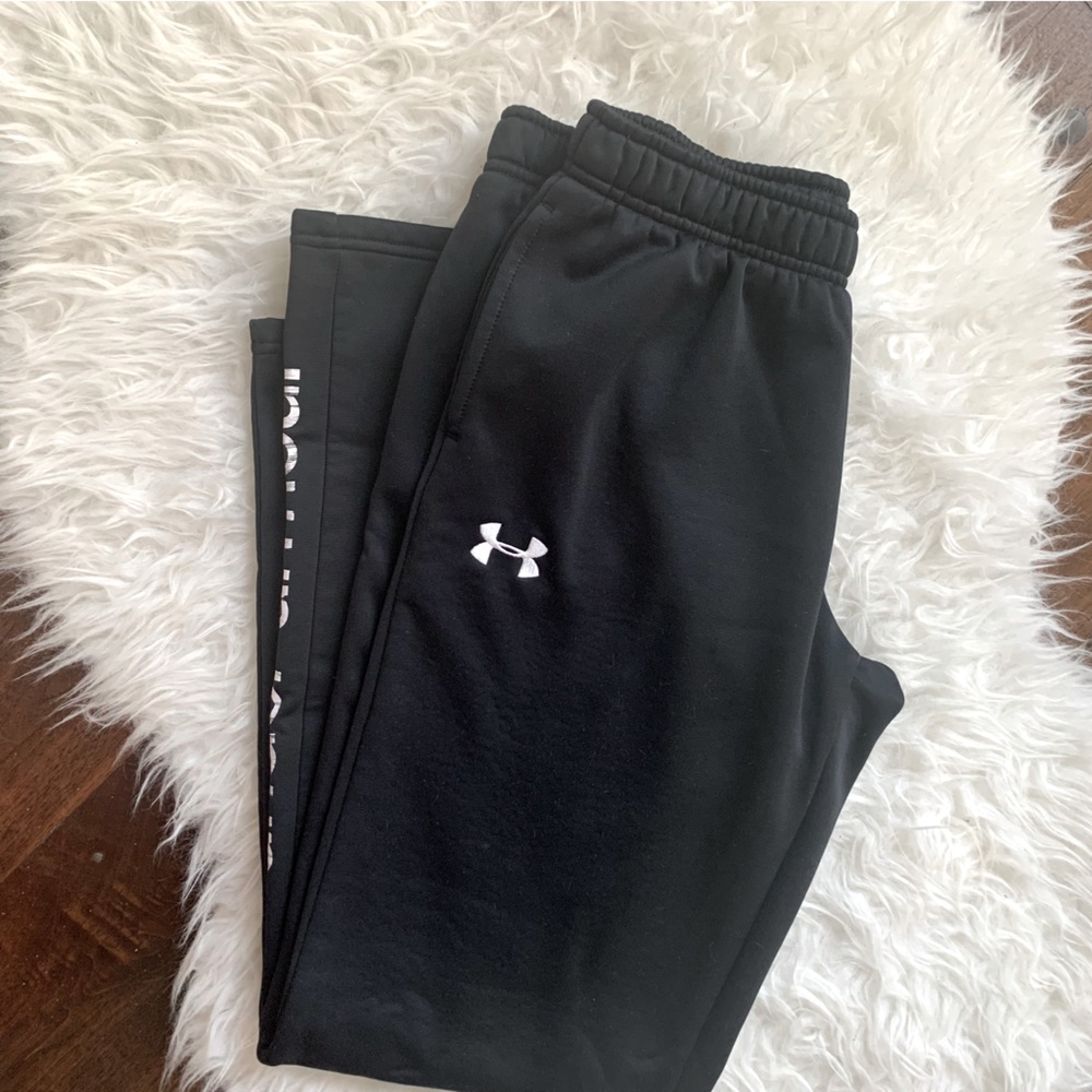 Under Amour sweatpants youth XL good condition!  Warm heavy weight